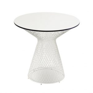 Flat-topped metal wire outdoor table