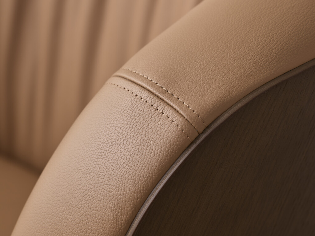 Manto chair detail